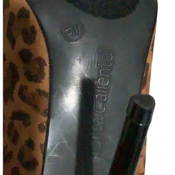 Torta Caliente Tiger Print Heels - Picture 7 of 7